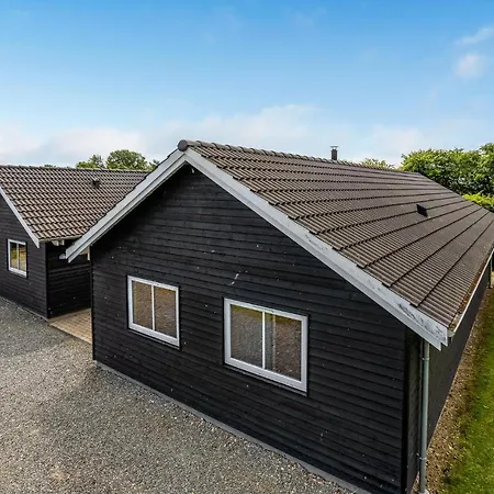 7 Bedroom Cozy In Sydals Horuphav