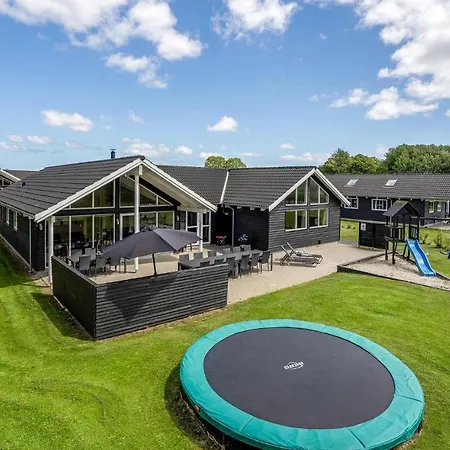 7 Bedroom Cozy In Sydals