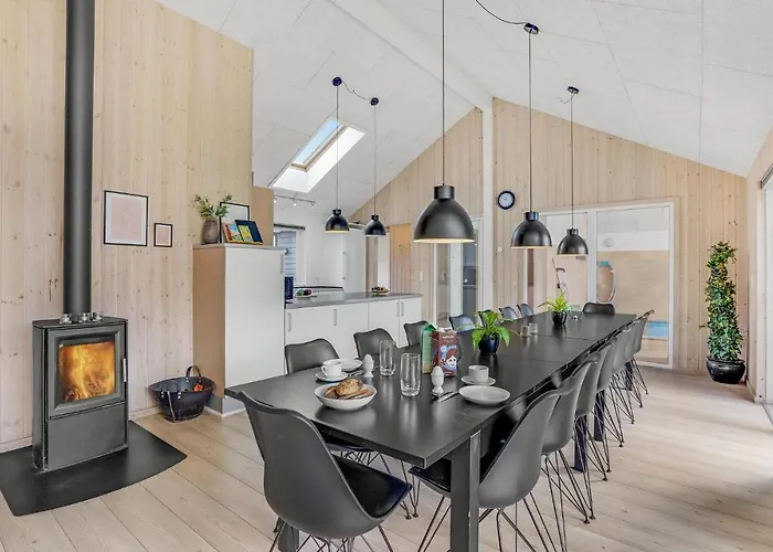 7 Bedroom Cozy In Sydals *