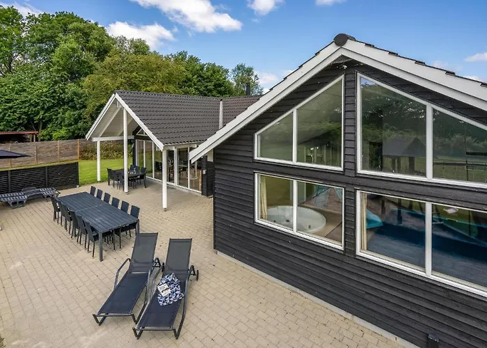 7 Bedroom Cozy In Sydals * Sonderby (Sonderjylland)