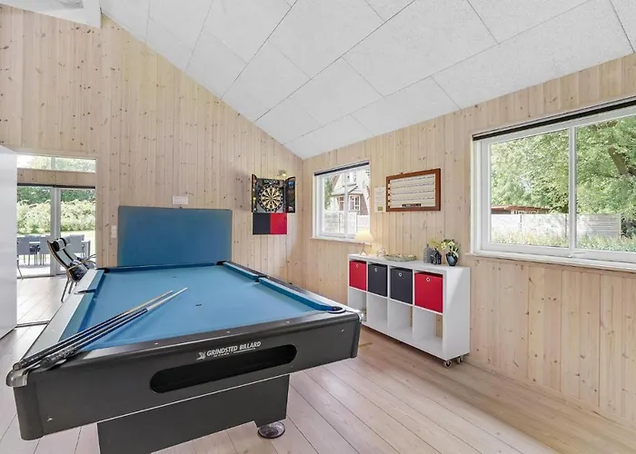 7 Bedroom Cozy In Sydals