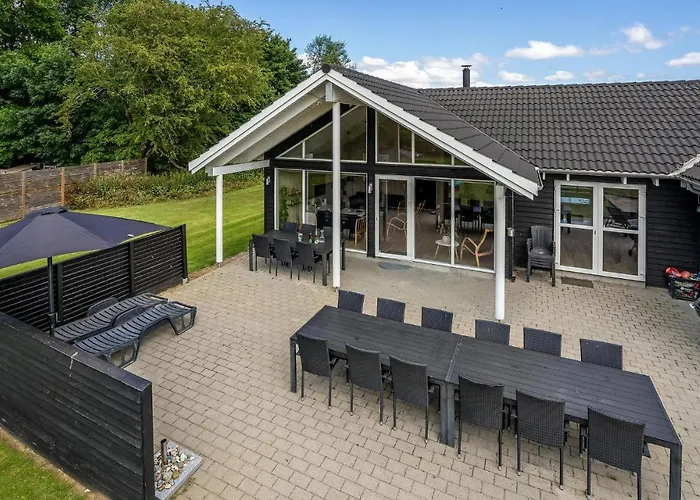 7 Bedroom Cozy In Sydals